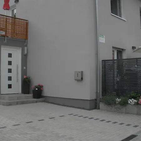 アパート Flora *